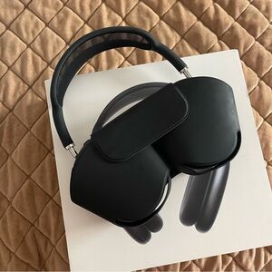 Apple AirPods Max in Space Gray with Apple care